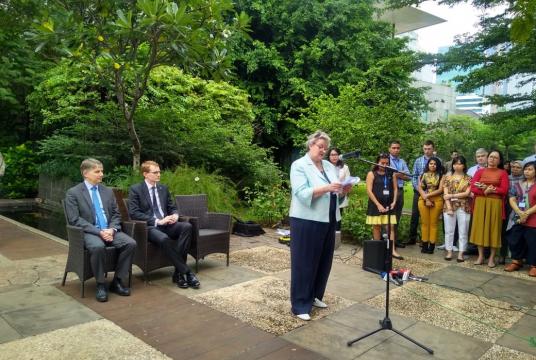 The UK's mnister for Asia and the Pacific, Heather Wheeler (center), opens the UK Mission to ASEAN in Jakarta on Jan. 15. She is accompanied by UK Ambassador to Indonesia Owen Jenkins (seated left) and UK Ambassador to ASEAN Jon Lambe (seated right). (JP/Dian Septiari)