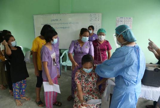 Students aged 12 and above receiving Covid shots in South Oakkalapa Township. (Photo-Aung Myo Thant)