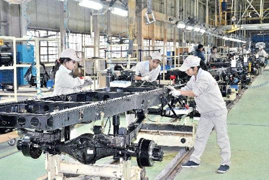 A car manufacturing factory in Thanh Hoá Province. Việt Nam needs to create a well-trained workforce for the intermediate goods sector, experts have said. — Photo nhandan.com.vn