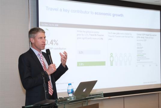  Darren Hulst, Deputy Vice President of Commercial Marketing for Boeing, presents the annual Commercial Market Outlook in Hà Nội on Thursday. — VNS Photo