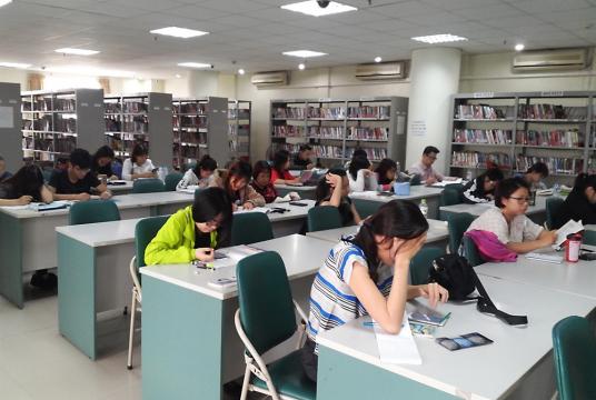 Students study at a public library in Hanoi. The country’s public library sector has suffered from chronic lack of funding for decades. VNS Photo Đoàn Tùng