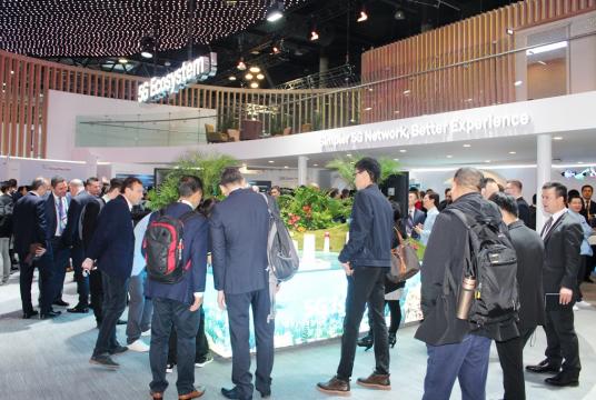 Visitors observe about 5G products and solutions at Huawei booth the MWC19 in Barcelona, Spain (Photo- Khine Kyaw, Myanmar Eleven)