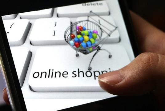 Total revenue from retail sale from e-commerce in is expected to surge to US$13-15 billion by 2020. Photo/Viet Nam News