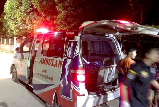 Transporting the deceased to Lamaing Town Hospital (Photo - Shwe Hintha Charity and Rescue Team)