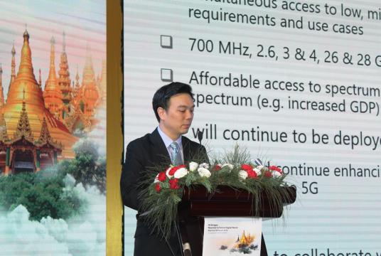 Worapat Patram, director of public policy at Intel Microelectronics (Thailand) Ltd and a representative of Global Mobile Suppliers Association, shares his experience with participants at the Myanmar 5G Forum 2018 in Nay Pyi Taw (Photo- Khine Kyaw, Myanmar Eleven)