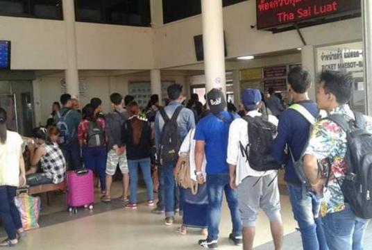 Myanmar migrant workers seen re-entering Thailand after Thingyan Festival 