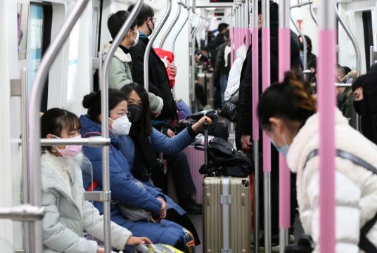 Passengers don masks in a subway in Wuhan on Wednesday amid an outbreak of pneumonia. ZHOU GUOQIANG/FOR CHINA DAILY