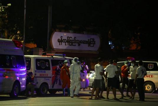 Ambulance arriving outside Yangon General Hospital on October 1 (Photo-Aung Myo Thant) 