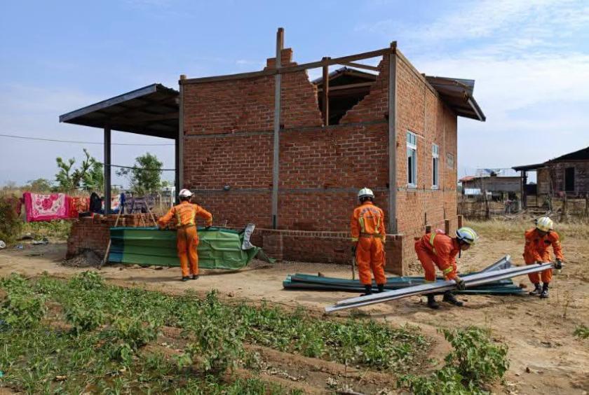 Roofs of houses blown off due to strong winds in Nay Pyi Taw on February 21.