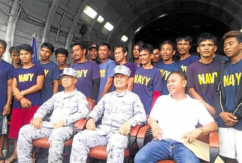 The rescued crew of the fishing boat Gem-Vir 1 — all from San Jose, Occidental Mindoro — pose with officers of the patrol vessel BRP Ramon Alcaraz after they were picked up from a Philippine fishing vessel, FB Thanksgiving. (Photo by MADONNA T. VIROLA / Inquirer Southern Luzon)