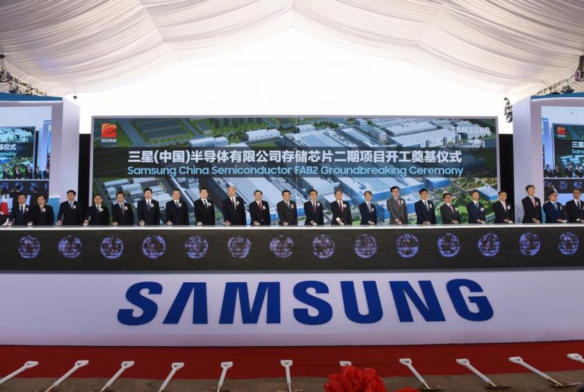 Samsung officials attend a ceremony to mark the ground-breaking for the second memory plant in Xian, China in 2018. (Samsung Electronics)