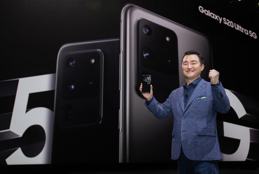 Samsung President Roh Tae-moon rehearses for the Galaxy Unpacked 2020 in San Francisco, Tuesday. (Samsung Electronics)