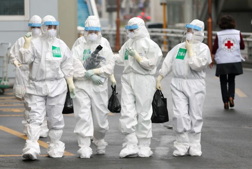 Medical staff at Keimyung University Dongsan Medical Center in Daegu on Friday (Yonhap)