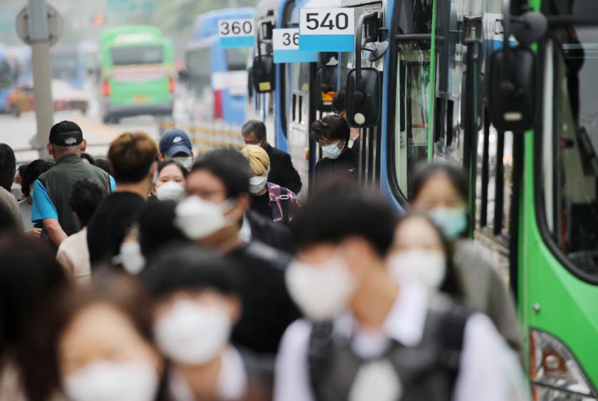 Face masks mandatory on public transport | Eleven Media Group Co., Ltd
