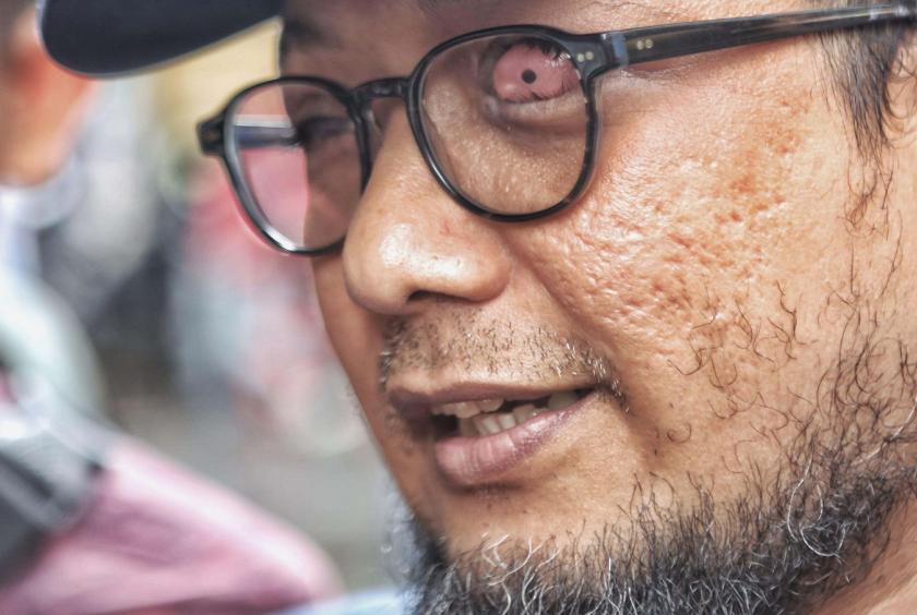 Corruption Eradication Commission investigator Novel Baswedan arrives at the Jakarta Police Headquarter in Jakarta in December 2019, where he was questioned as a witness/victim on the acid attack against him in April 2017. (JP/Seto Wardhana)