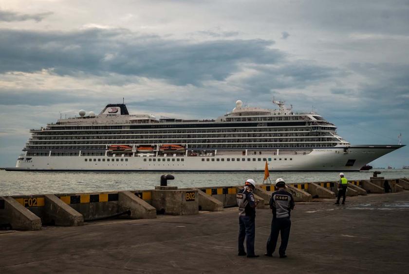 Officials stand guard as the Norwegian-flagged MV Viking Sun cruise ship docks at Tanjung Emas Port in Semarang, Central Java, on Thursday. (Antara/Aji Styawan)