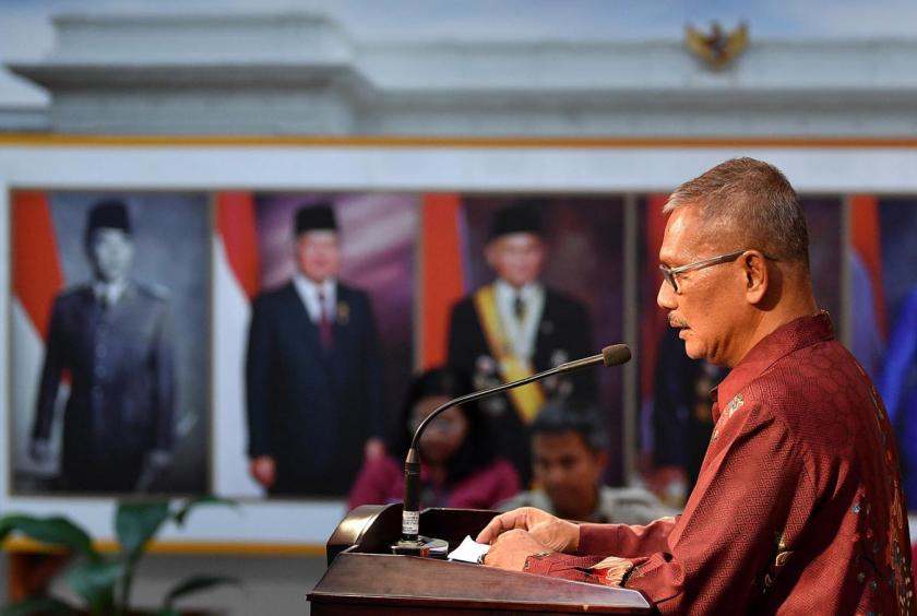 The government’s spokesperson for COVID-19, Achmad Yurianto, who is also the Health Ministry’s director general for disease control and prevention, speaks to the press on March 11 in Jakarta. (Antara/Sigid Kurniawan)