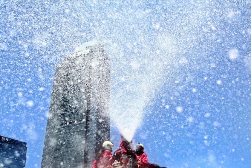 Firefighters spray disinfectant in the Thamrin business district in Jakarta on Tuesday. (JP/Seto Wardhana)