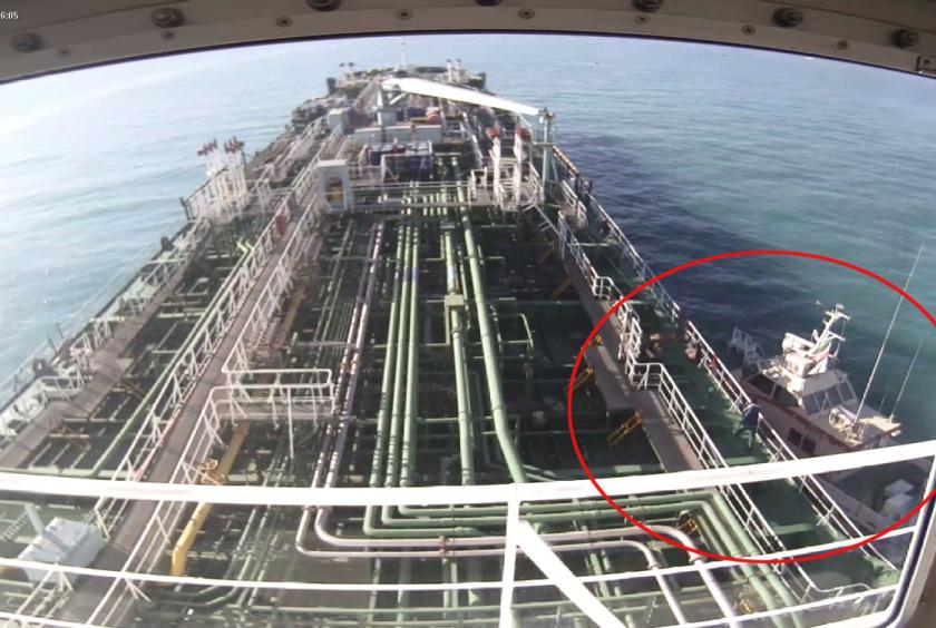 This closed-circuit TV image shows South Korean oil tanker MT Hankuk Chemi arriving in an Iranian port after it was seized by Iranian troops on Monday. An Iranian speedboat is seen in the red circle. (Yonhap)