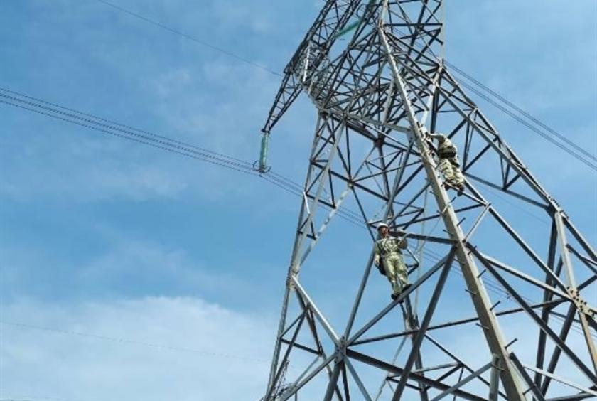 The power shortage was due to delayed progress in 47 out of 62 large power projects. — Photo moitruong.net