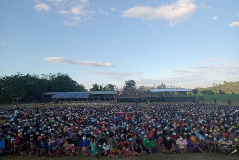 Some refugees from Lay Kaw Kaw fleeing to Thailand seen on December 30.