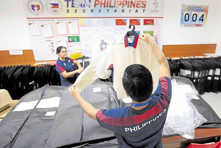 PARADE UNIFORM Filipino athletes and delegates to the Southeast Asian Games will wear barong tagalog, designed by Francis Libiran, as parade uniform during the opening of the biennial sports meet this Saturday at the Philippine Sports Arena in Balagtas, Bulacan province. —MARIANNE BERMUDEZ