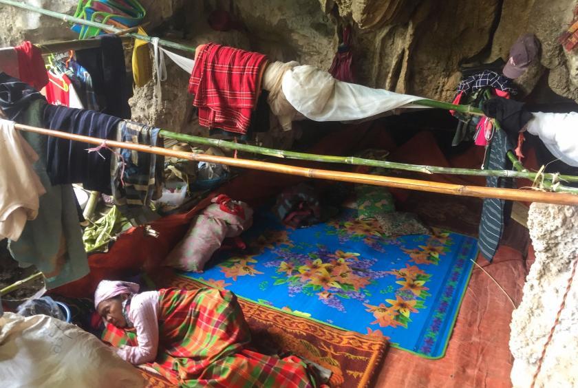 An elderly woman fleeing from the fighting is seen resting at a refugee camp in Kayah (Photo-AFP)