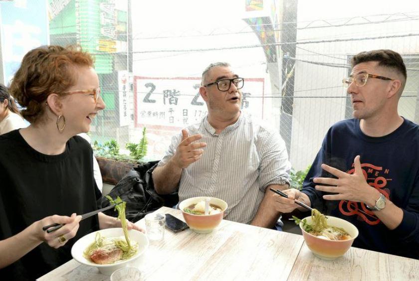 Brian MacDuckston, right, and chef Giancarlo Sbolli, center, chat about ramen at Bum Bun Blau Cafe in Shinagawa Ward, Tokyo, with Japan News Staff Writer Kiri Falls.