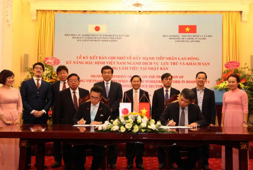 The agreement was witnessed by Vietnamese and Japanese representatives. — Photo Courtesy of the Department of Overseas Labour