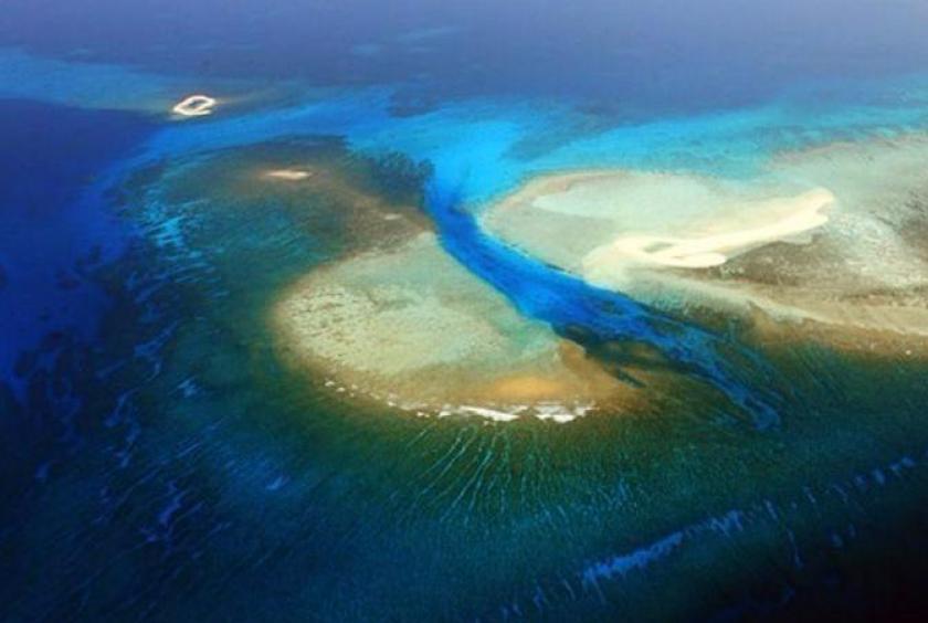 This June 1, 2011 bird eye view shows the coral reefs in China's Xisha Islands. The Xisha Islands lie in the middle of South China Sea, consisting of Xuande Islands and Yongle Islands. (PHOTO / XINHUA)
