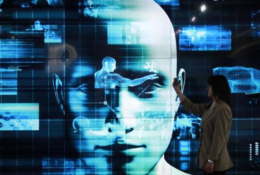 A visitor experiences artificial intelligence equipment at an exhibition in Yangzhou, Jiangsu province, on April 28, 2020. (MENG DELONG / FOR CHINA DAILY)