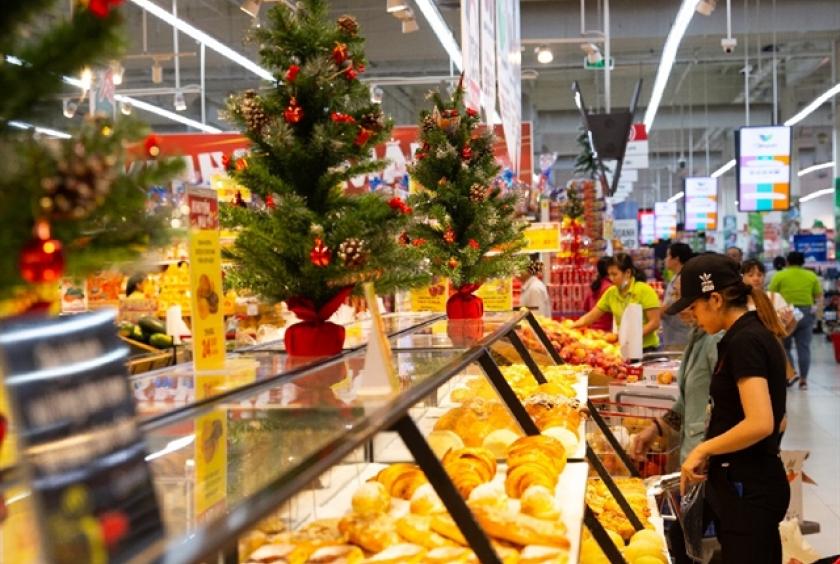 BigC Gò Vấp Supermarket offers many items at discount prices as Christmas offers. — Photo courtesy of the supermarket