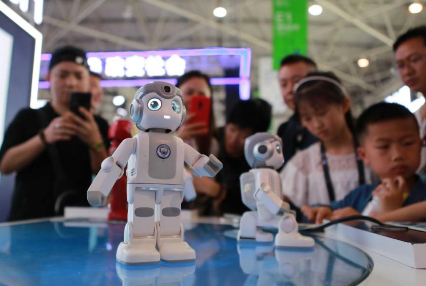 Mini robots attract visitors at the China International Big Data Industry Expo 2019, which began in Guiyang, Guizhou province, on Sunday.[Qiu Lingfeng/For China Daily]