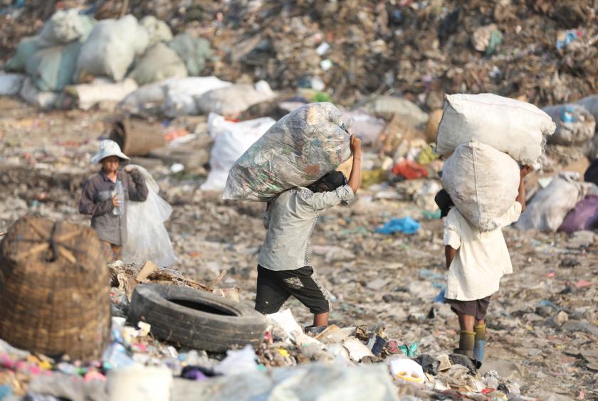 Child workers at a dump site. 