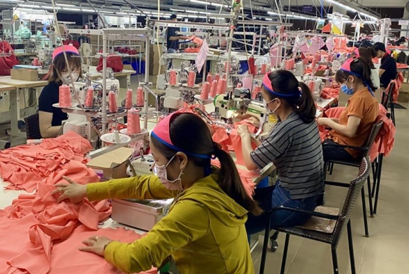 Employees who are forced to take unpaid leave and those who have their labour contracts suspended for at least one month due to COVID-19 will receive VNĐ1.8 million ($77) each month. — VNA/VNS Photo Mai Trang