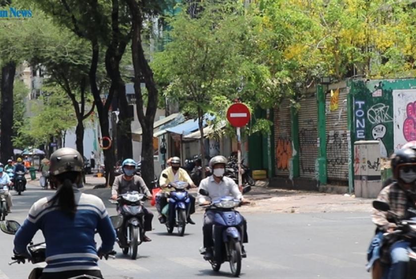 A busy road in HCM City on April 23. Life is gradually getting back to normality in the country's economic hub after the social distancing policy was eased from April 23. — VNS Photo Bảo Hoa