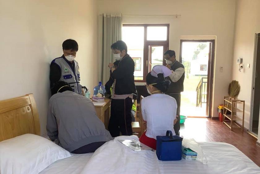 Officials carry out medical examination of Chinese citizens in the copper mining site. 