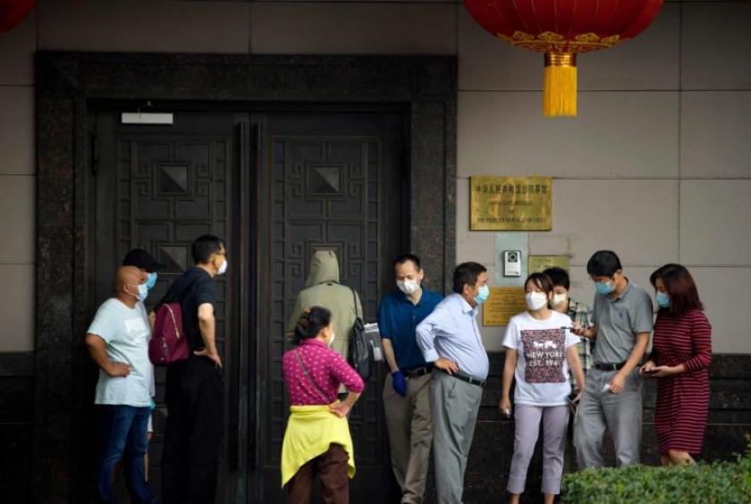 People attempt to talk to someone at the Chinese consulate in Houston on July 22, 2020.PHOTO: AFP