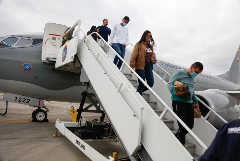 Colombian citizens repatriated from the United States are seen. (Photo: AFP)