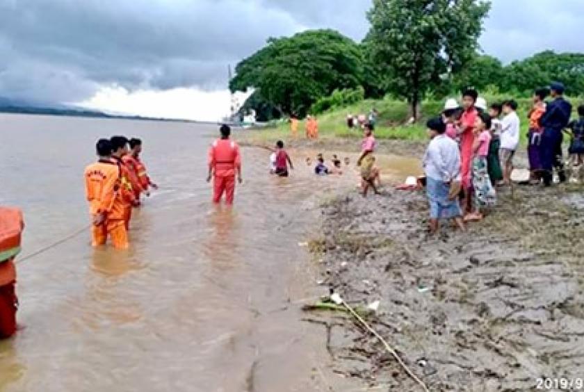 Authorities conduct search for missing boy in the creek (Photo-Aunglan Fire Brigade) 