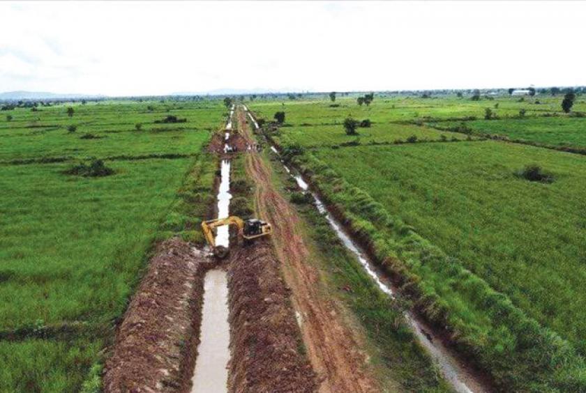 Authorities dredge the canal to keep water flow into the rice field.-File Photo