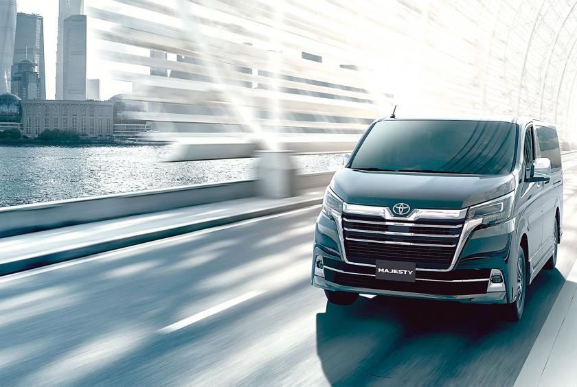 The photo shows Toyota Majesty.