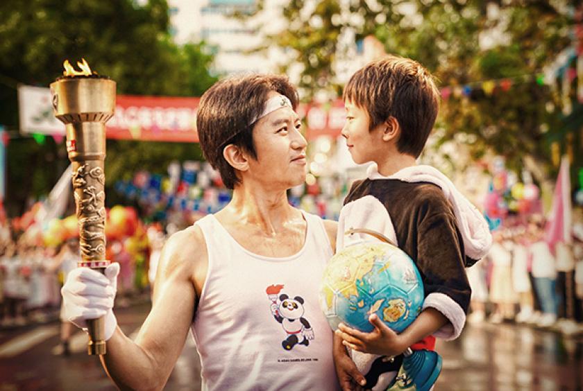 With the arrival of the summer vacation, a number of domestic films are gearing up to appeal to youngsters. The parenting-themed film Looking Up is one of the most anticipated.[Photo provided to China Daily] (China Daily/ANN)