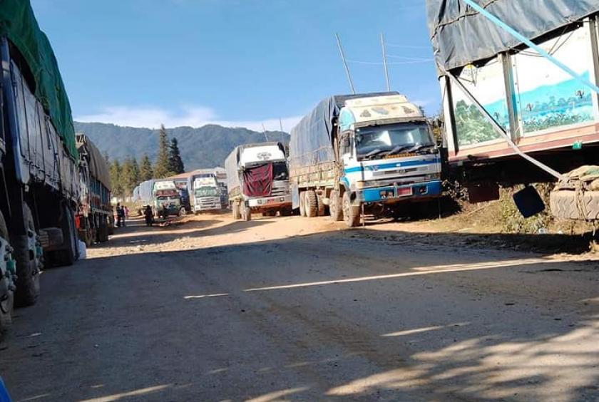Trucks loaded with Chinese tissue bananas seen lining up near the border gate