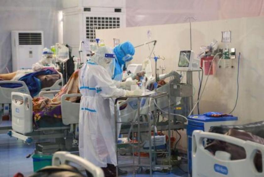 Covid-19 patients with severe symptoms receiving at an ICU 