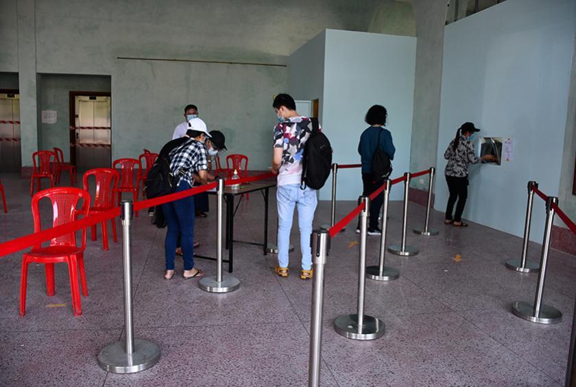 Caption: Those going to take domestic flights undermine COVID-19 test at the Tourist Burma building near Sule Pagoda in Ygn. (Photo-Kyi Naing)