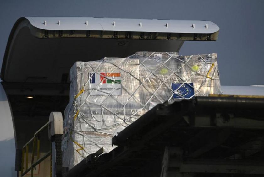 Medical supplies from France are seen being unloaded at Indira Gandhi International Airport in New Delhi on May 2, 2021.PHOTO: AFP