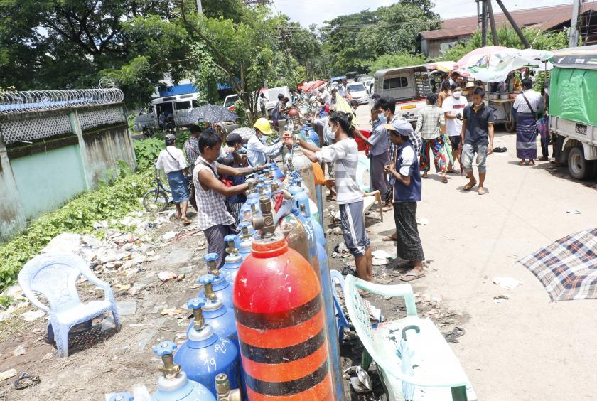 People waiting outside an oxygen plant in Yangon to have their cylinders filled on August 29 (Photo-Thiha Aung)