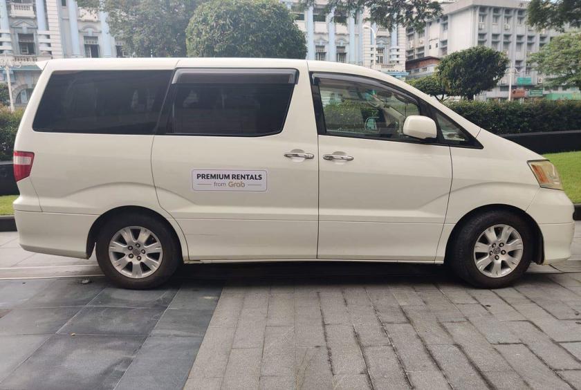 Seven-seater Alphard in Grab premium services