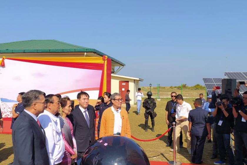 State Counsellor Aung San Suu Kyi and officials attended the opening ceremony of Manaung solar plant (Photo-Kyaw Myint & San Myat Shwe)